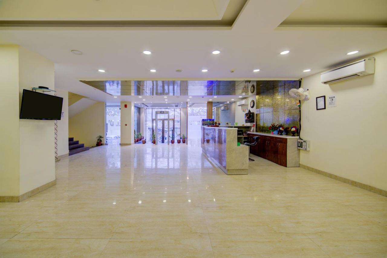 Hotel D'Capitol - Delhi Airport Nova Deli Exterior foto