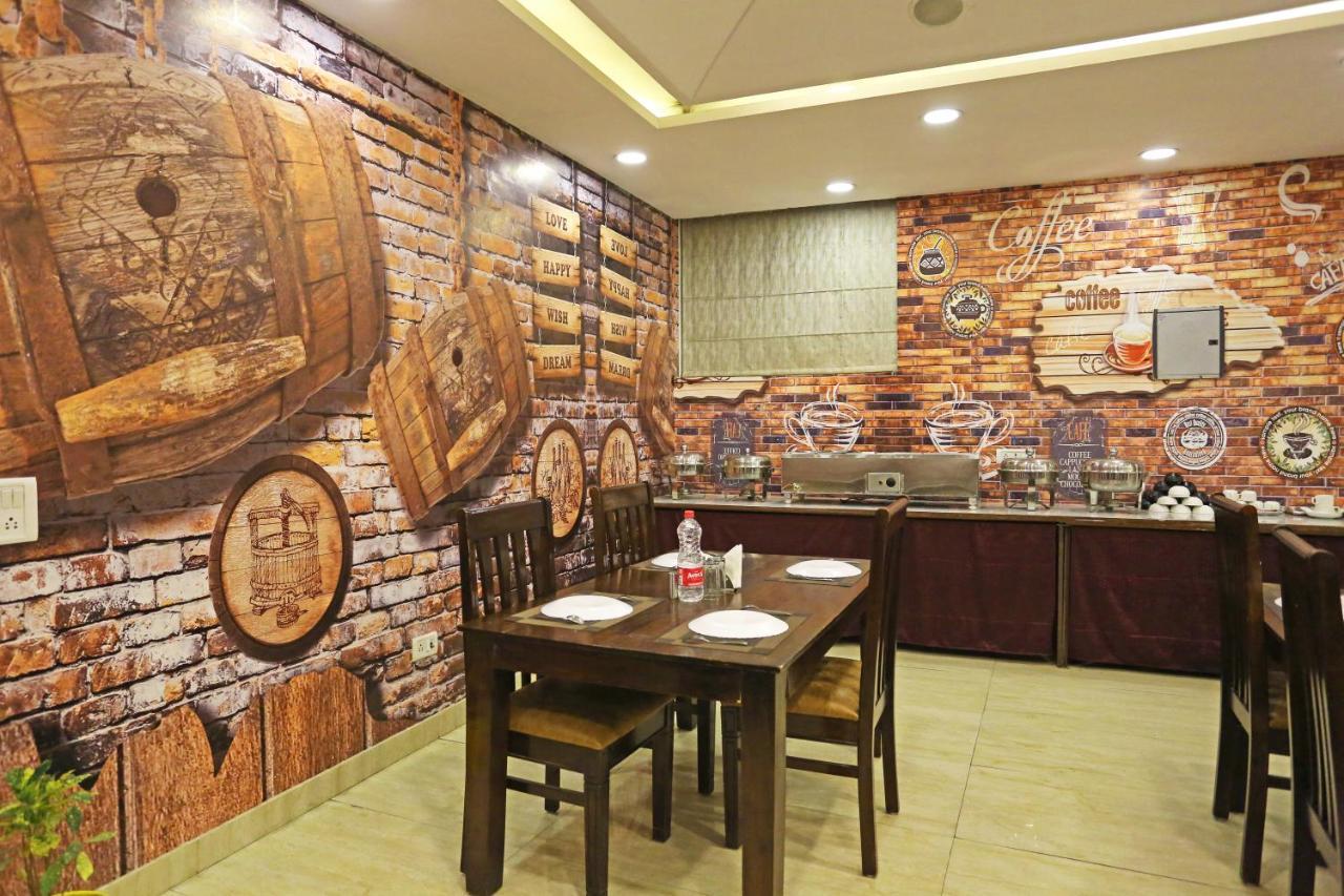 Hotel D'Capitol - Delhi Airport Nova Deli Exterior foto